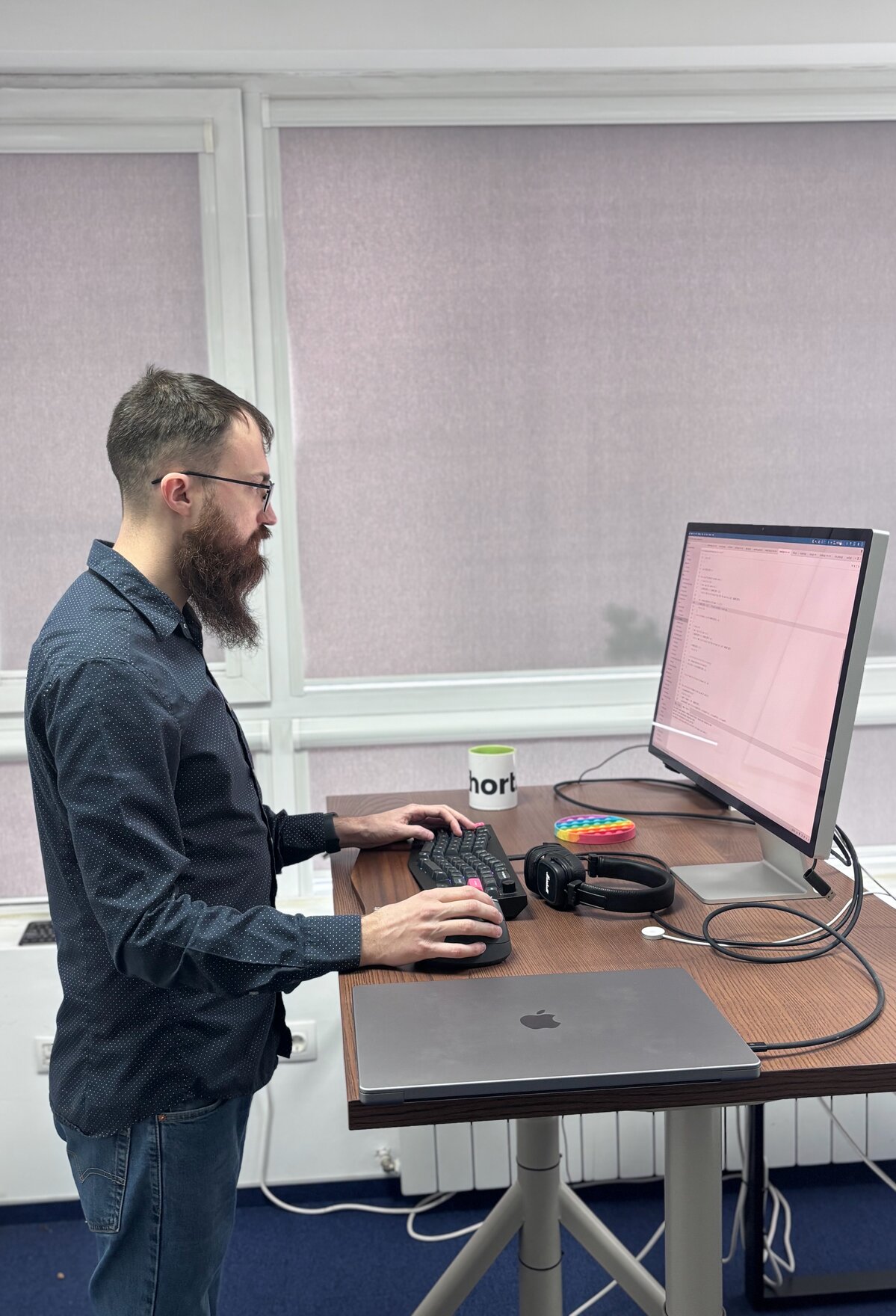 Ergonomic standing desk